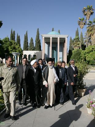 سفر رهبر شهید انقلاب به استان فارس